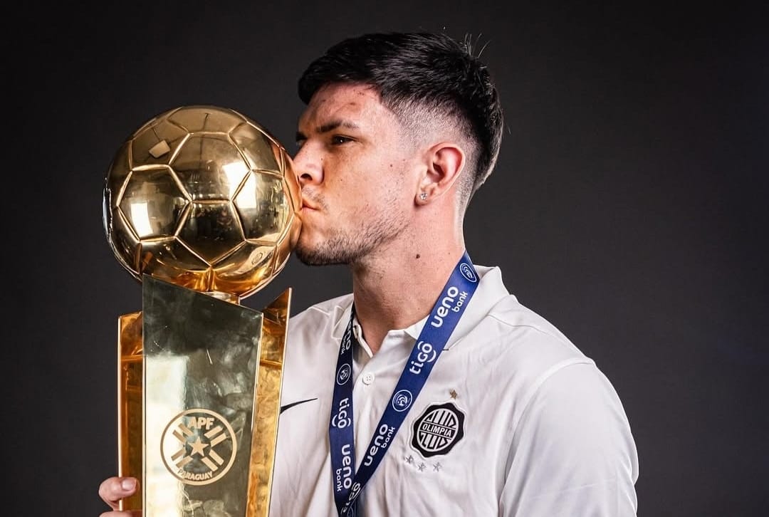 Atlético acerta contratação de zagueiro paraguaio que disputou a Libertadores em 2025