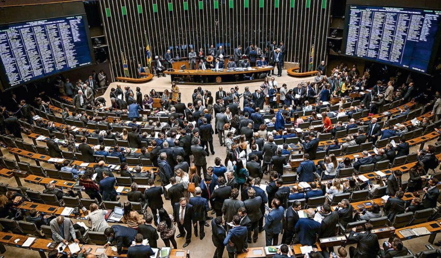 Supersalários rompem o teto constitucional no Congresso