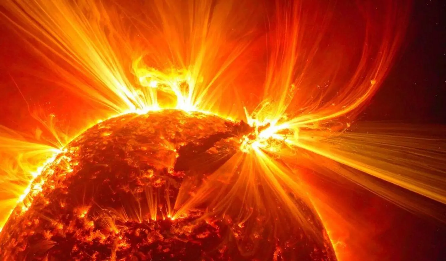 Erupção solar X8.1 atinge a Terra de raspão e acende alerta