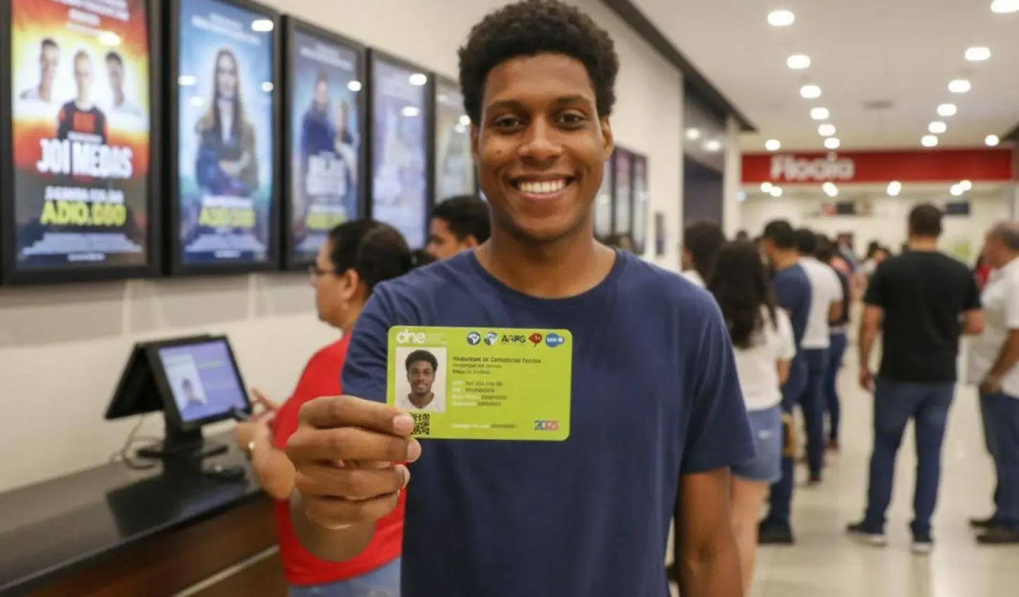 Veja como tirar a carteira de estudante de forma grátis e legal