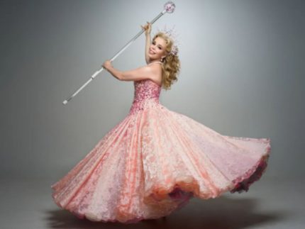 Fabi Bang desfilará pela Colorado do Brás no Carnaval de SP caracterizada como Glinda