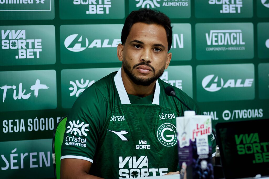 Destaque do Goiás, Lourenço projeta duelo “enjoado” diante do Crac