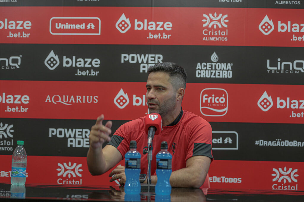 Após empate do Atlético, Lacerda desabafa: “treinador não tem uma semana de paz…”