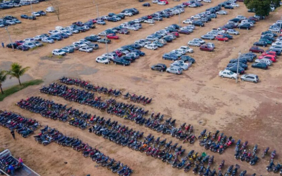 Detran-GO realiza leilão com quase 3 mil veículos