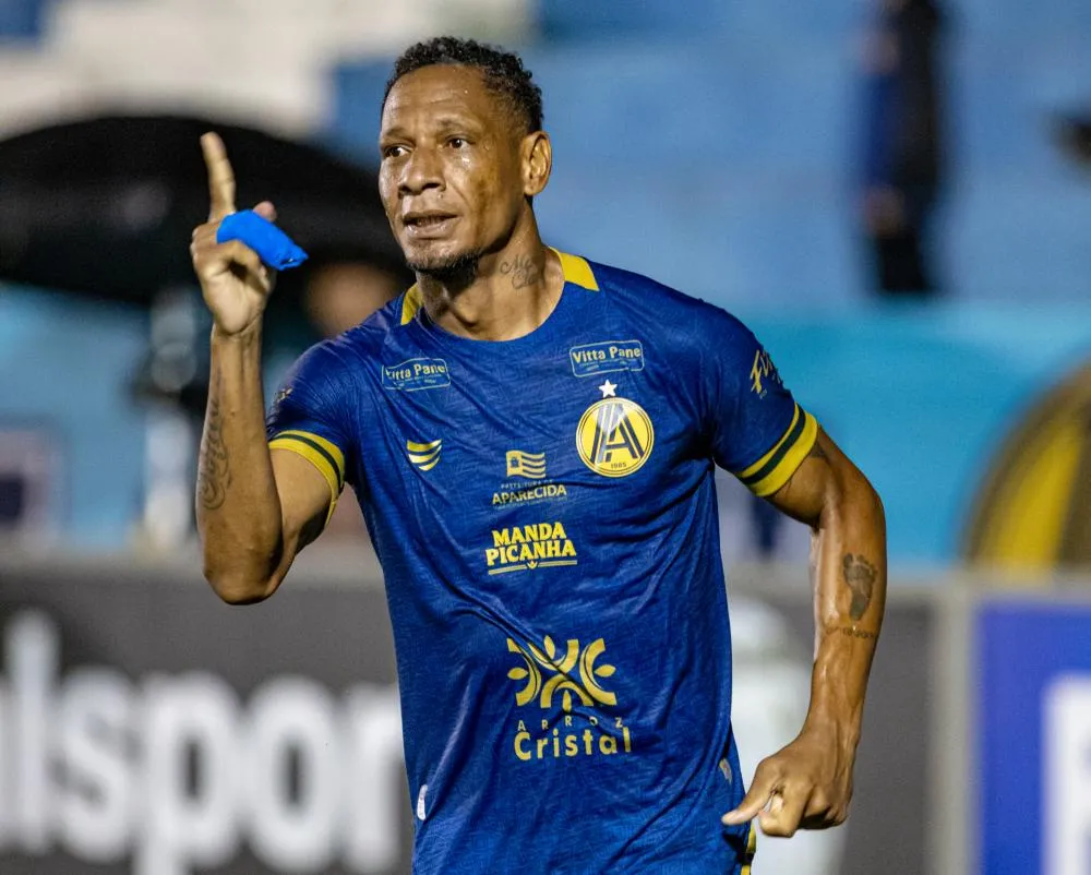 Aparecidense goleia Centro Oeste e confirma sua permanência na elite do futebol goiano