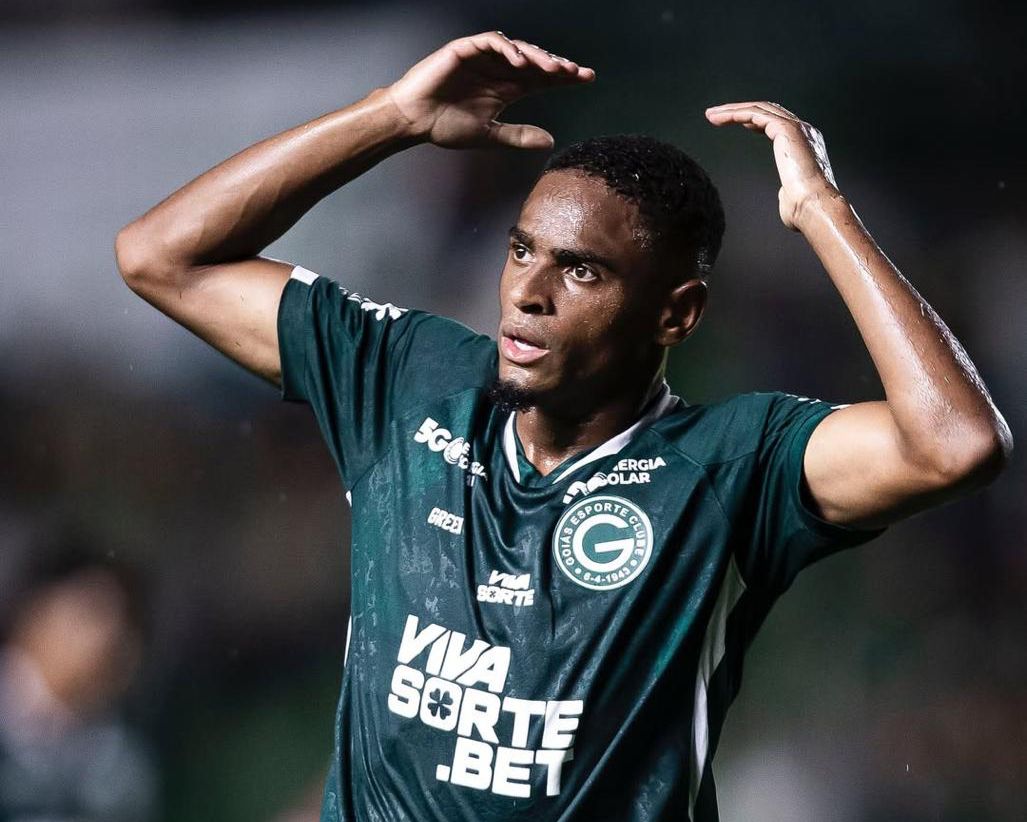 Goiás libera Jajá e jogador desembarca em Belém para assinar com o Remo; Verdão lucra bolada milionária