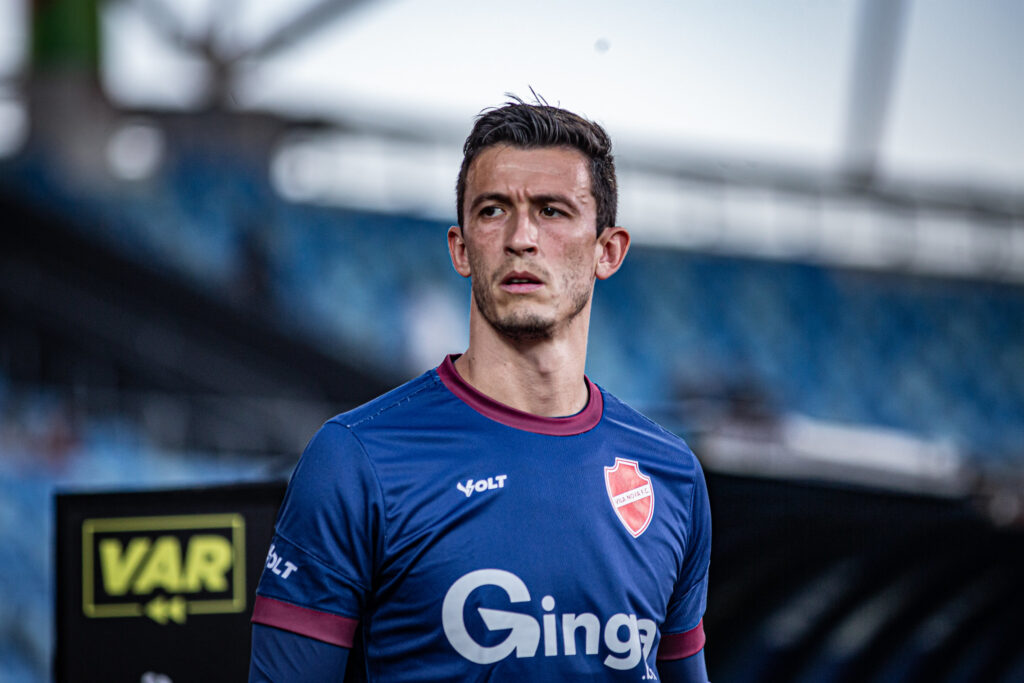 Vila Nova negocia rescisão amigável com goleiro Airton