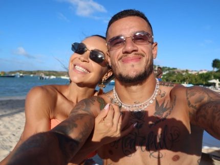 Após rumores de crise, Philippe Coutinho e Ainê curtem férias de luxo no Caribe