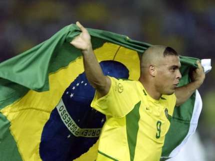 Ronaldo Fenômeno lembra mudança no visual para Copa de 2002: “Mães me atacando em todo lugar”