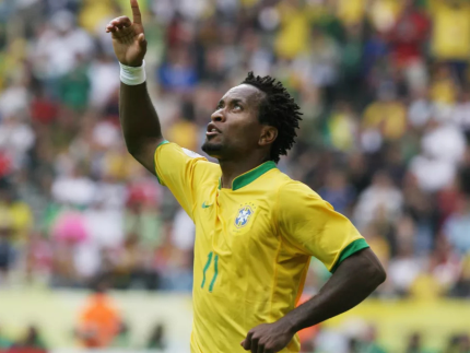 Vício e noites sem dormir afetaram início de Zé Roberto: “Transava de dia e jogava de noite”