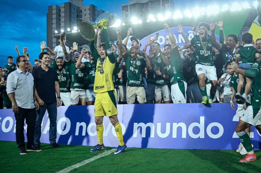 Após título estadual, Goiás embarca para decisão na Copa do Brasil