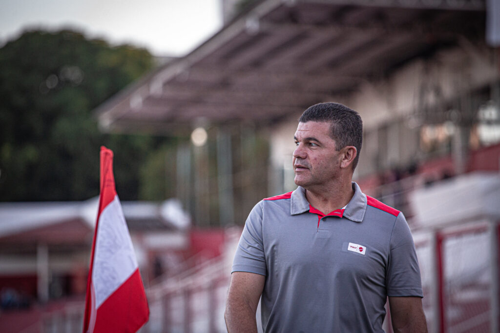 Fim da linha! Vila Nova demite Umberto Louzer após eliminação na Copa do Brasil
