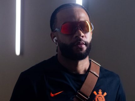 Corinthians tenta renovar com Memphis Depay, mas dívida de R$ 40 milhões trava acordo