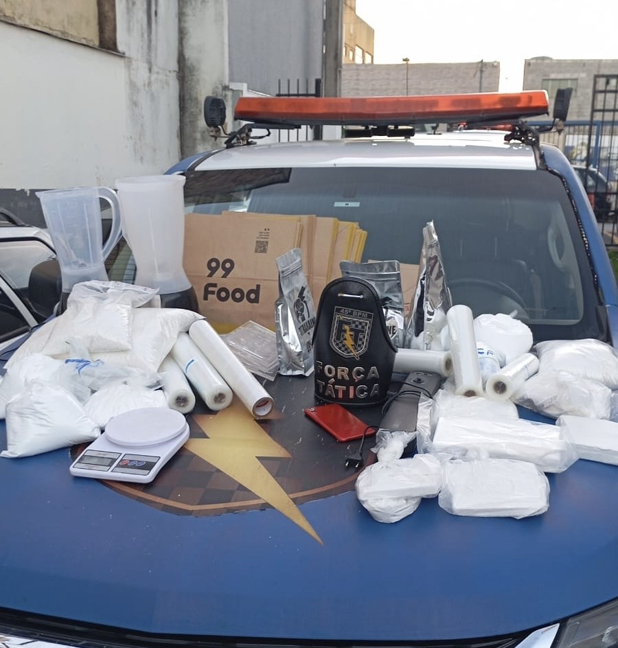 PM desmantela laboratório e apreende R$ 1,2 mi em cocaína