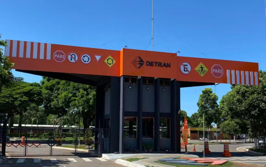 Detran simplifica atividade de autoescolas e instrutores de trânsito