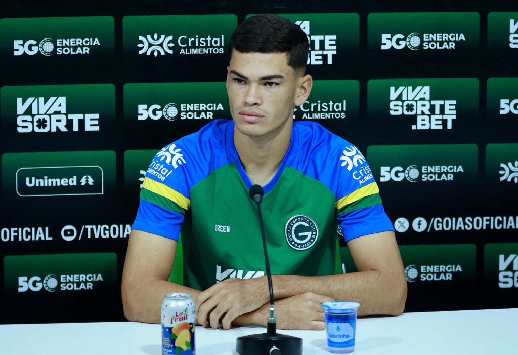 Zagueiro do Goiás tem acordo encaminhado para reforçar clube da Série A